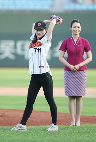 남방항공 양유빈 승무원 시구